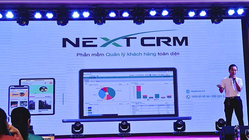 CEO Trần Quang Cường giới thiệu giải pháp –  phần mềm NEXTCRM trong sự kiện kết nối kinh doanh tại Techfest Hải Phòng 2022