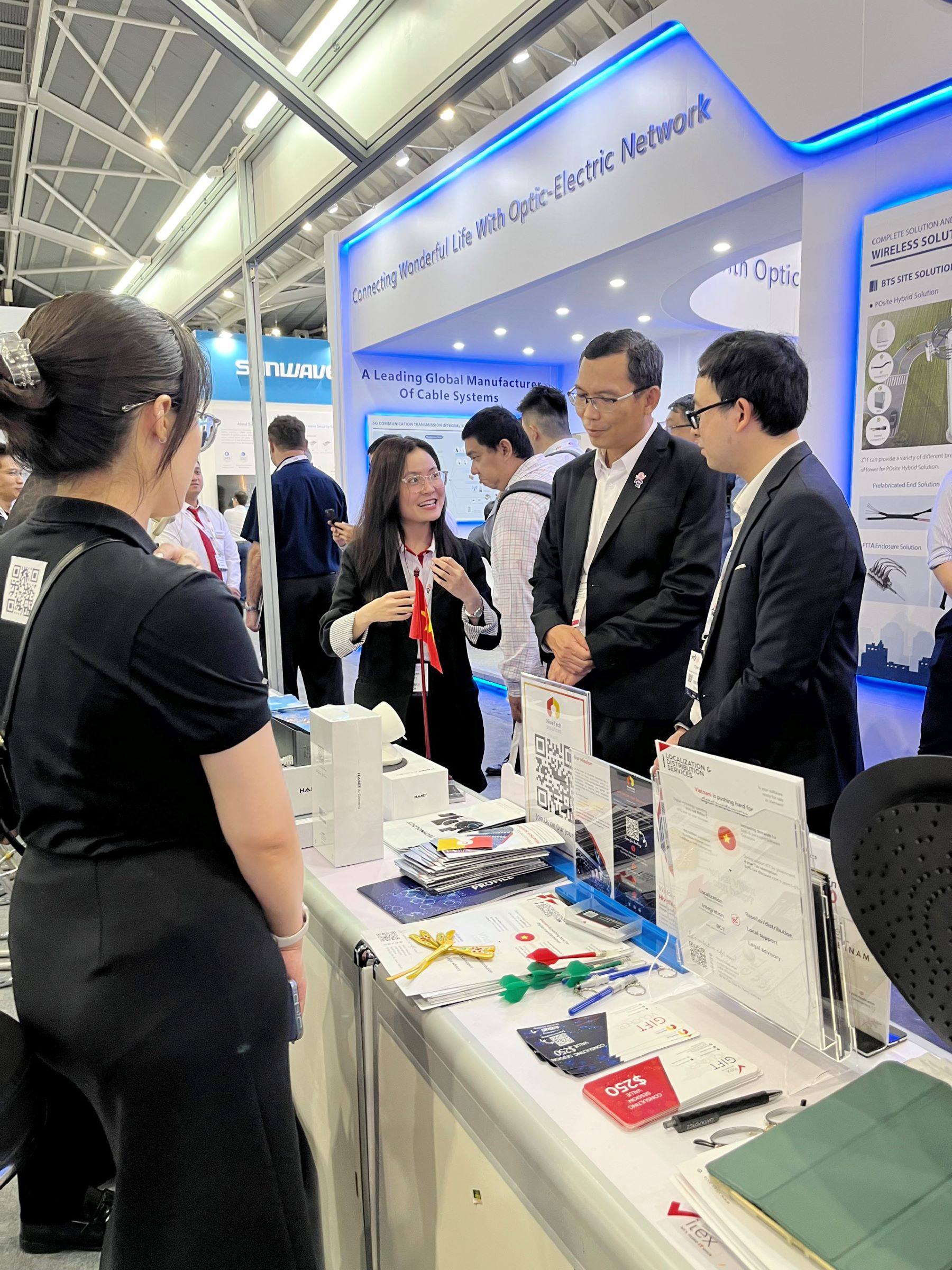 Việt Nam tham dự triển lãm công nghệ lớn nhất Châu Á 2023 (Theo báo Bộ TT&TT mic.gov.vn)